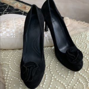 TAHARI Frankie Black Suede 4” Pump Size 9 1/2M